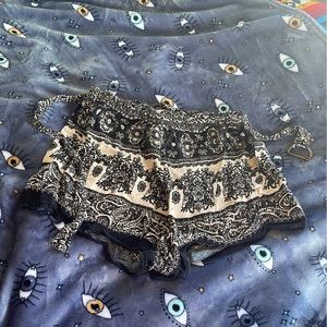 Bonded large black and tan flower designs